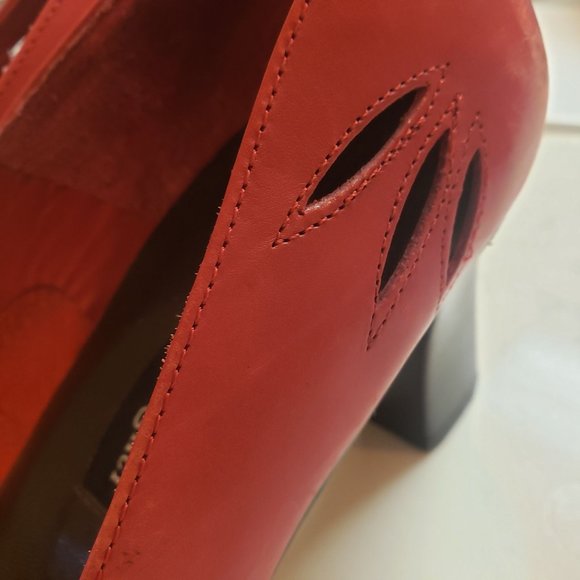 Etienne Aigner leather Heels size 8.5 40's inspired cutout red block heel - Picture 10 of 11